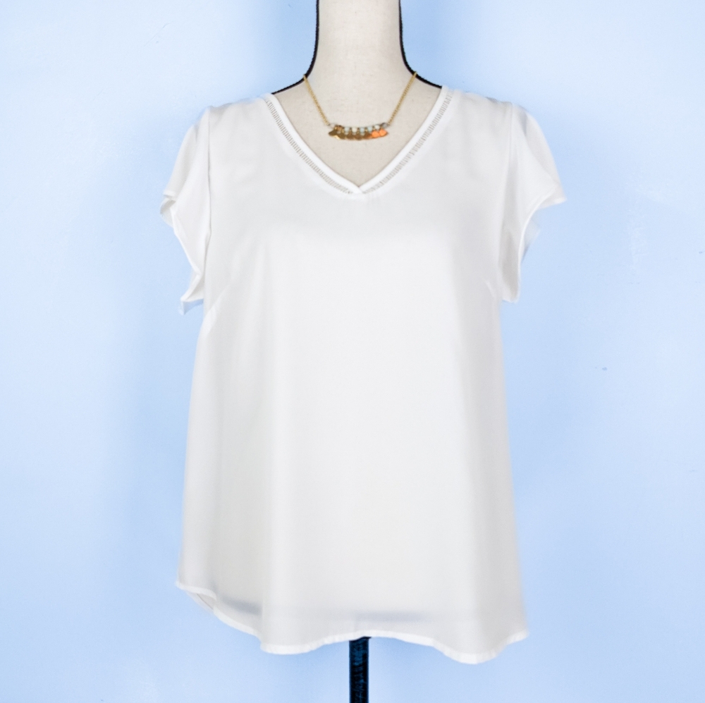 💥3 for $30💥 NWT Mine White Ladder Lace Accent Blouse